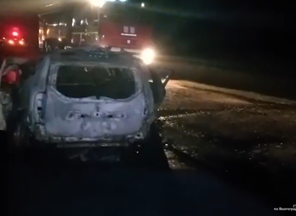 Двое сгорели в машине после ДТП на трассе в Волгоградской области